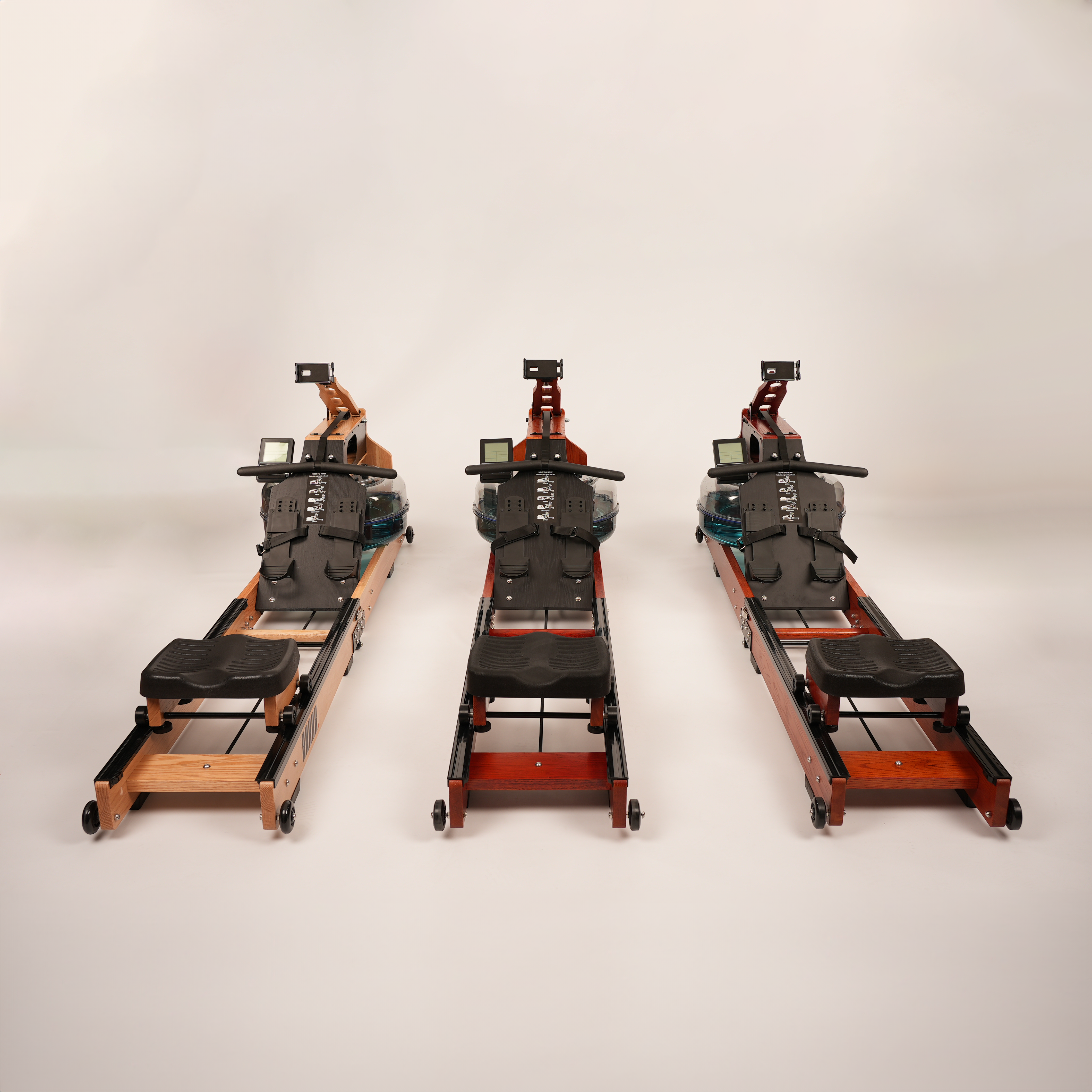 Realistisches Rudergefühl für zuhause durch das ANHOR-Rudergerät aus Holz mit Wasser-Tank.